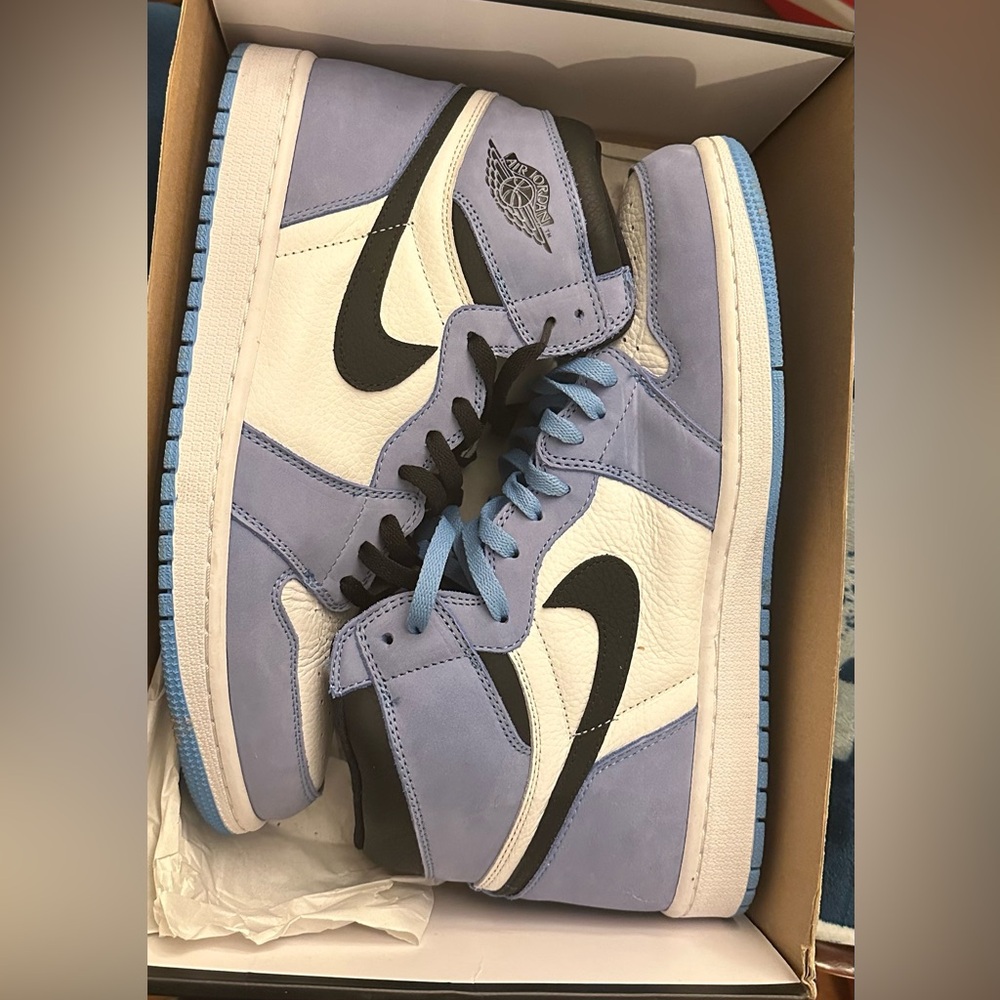 Air Jordan 1 Retro High OG
'University Blue'